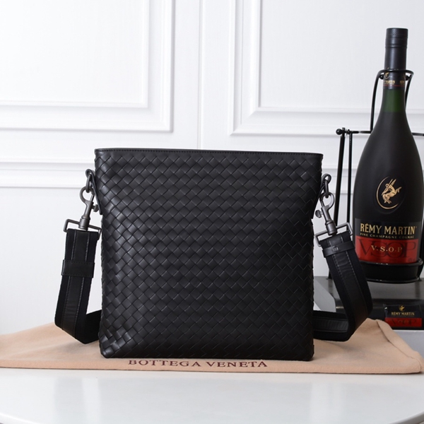 ボッテガヴェネタバッグ背面デザイン